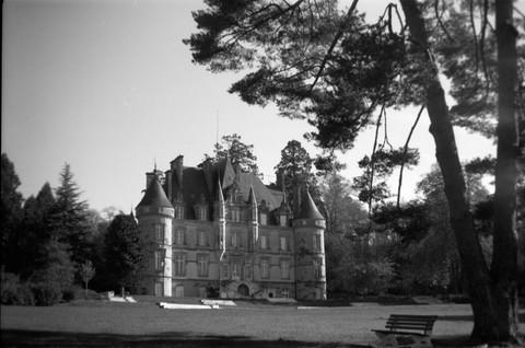 chateau de Bagnoles au kodak brownie.html